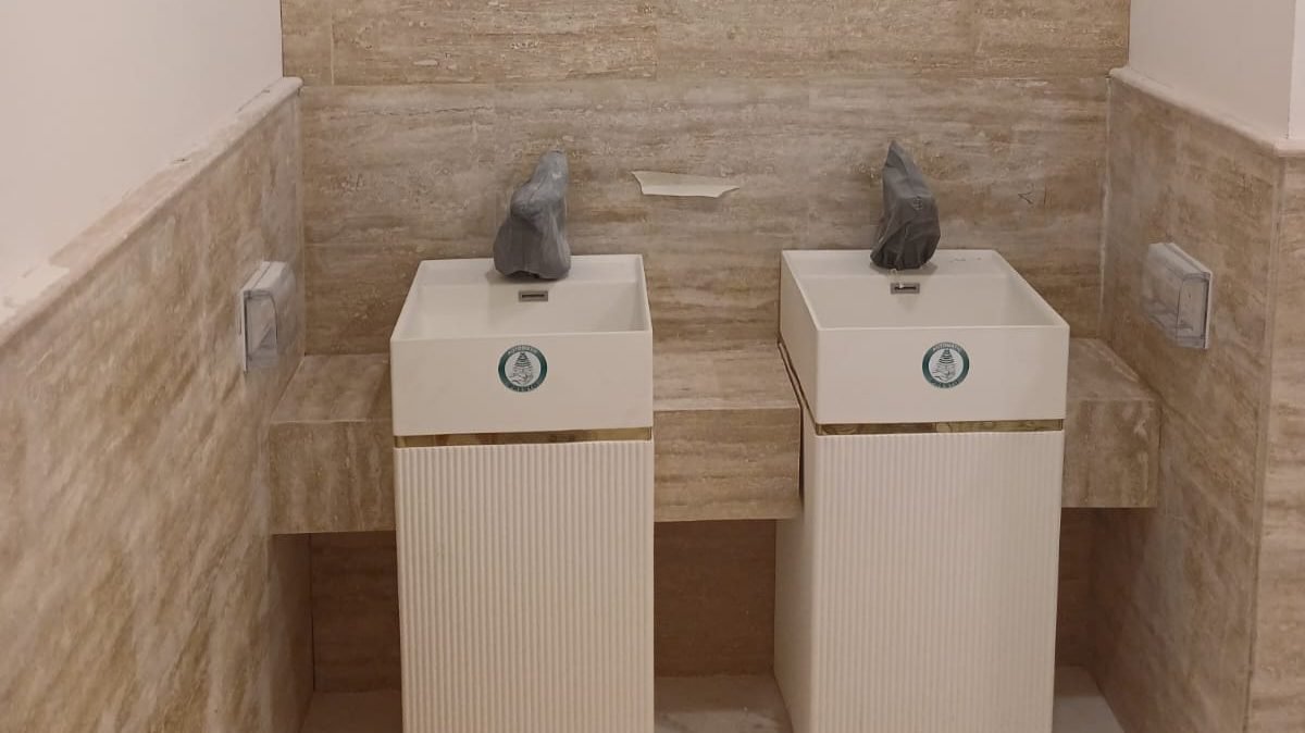 Timber vanity units and stone walls in the Marriott Marquis City Center gym washroom, Doha