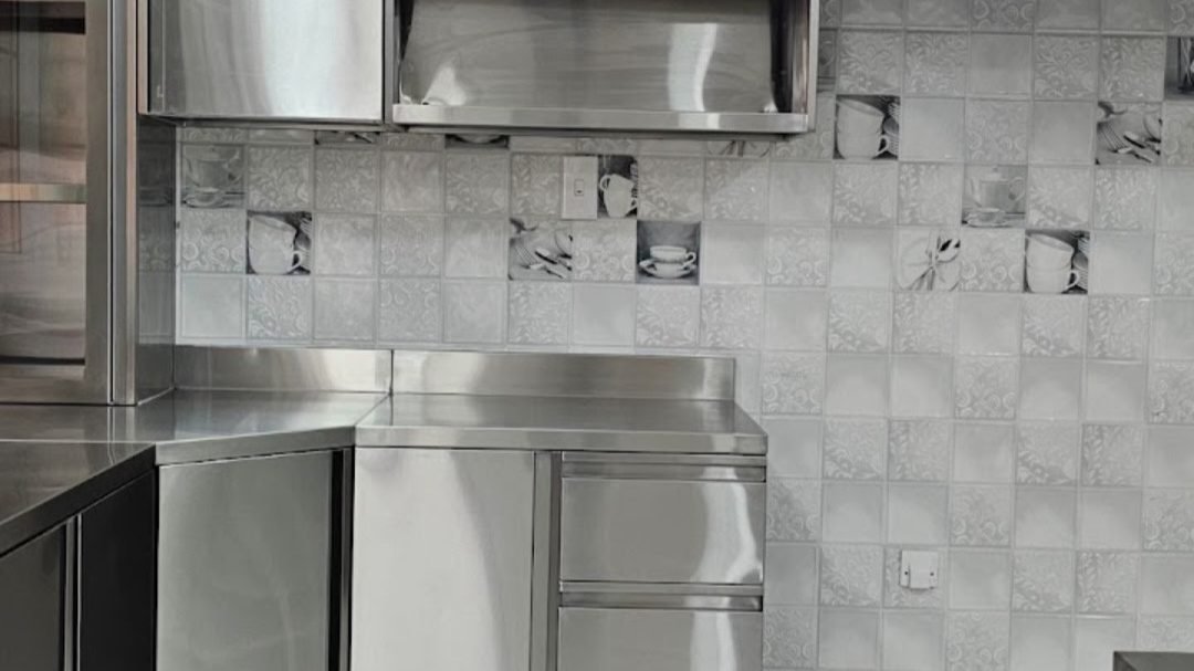 Stainless steel commercial kitchen fit-out for a modern restaurant in Doha